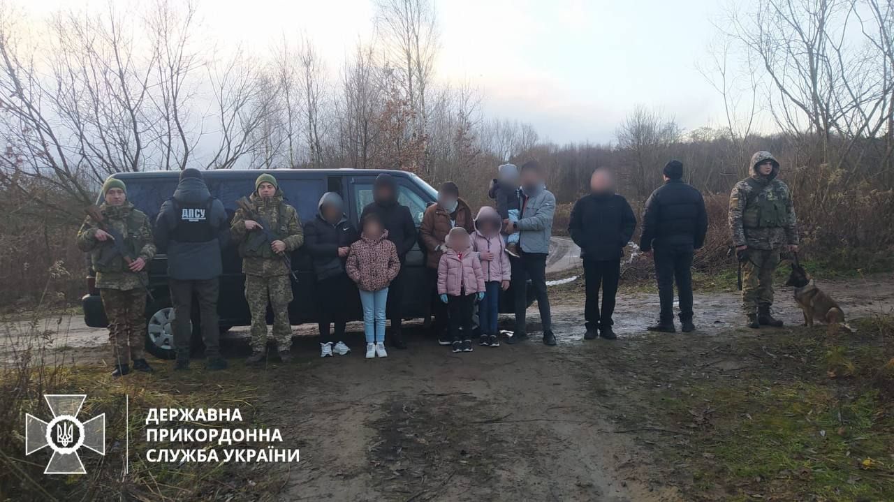 Задержанные мигранты