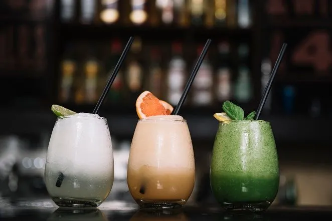 Простой в приготовлении и очень освежающий коктейль понравится всем любителям шампанского. Сделать напиток можно за 15 минут! Простой в приготовлении и очень освежающий коктейль понравится всем любителям шампанского. Сделать напиток можно за 15 минут!