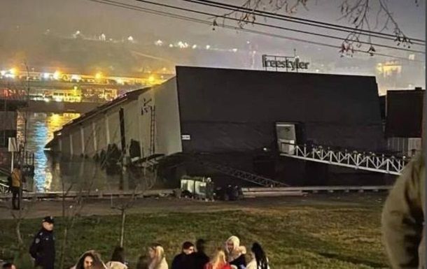 Год назад в Белграде так же затонул клуб Год назад в Белграде так же затонул клуб