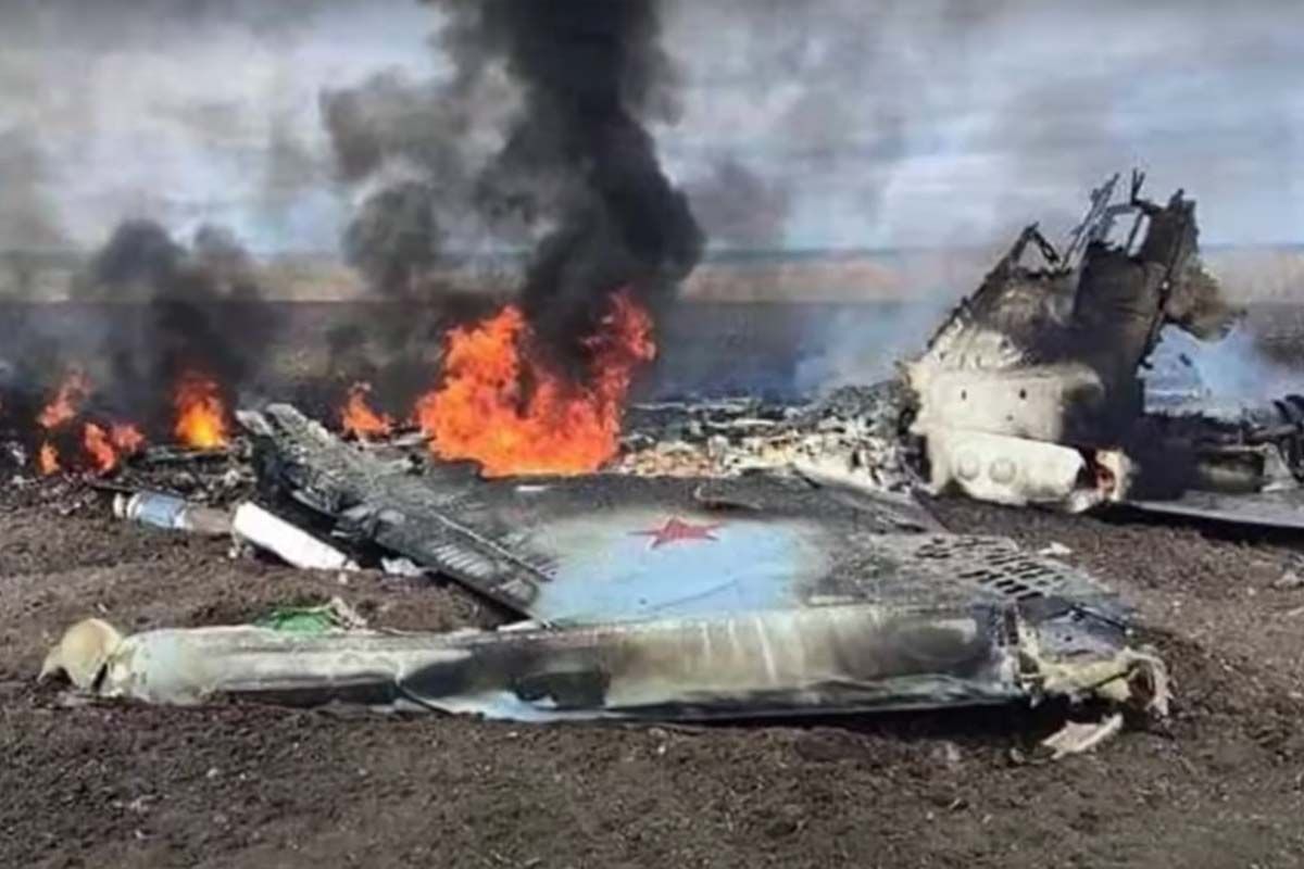 Сразу три Су-24 превратились в металлолом в пятницу. Фото из открытых источников Сразу три Су-24 превратились в металлолом в пятницу. Фото из открытых источников