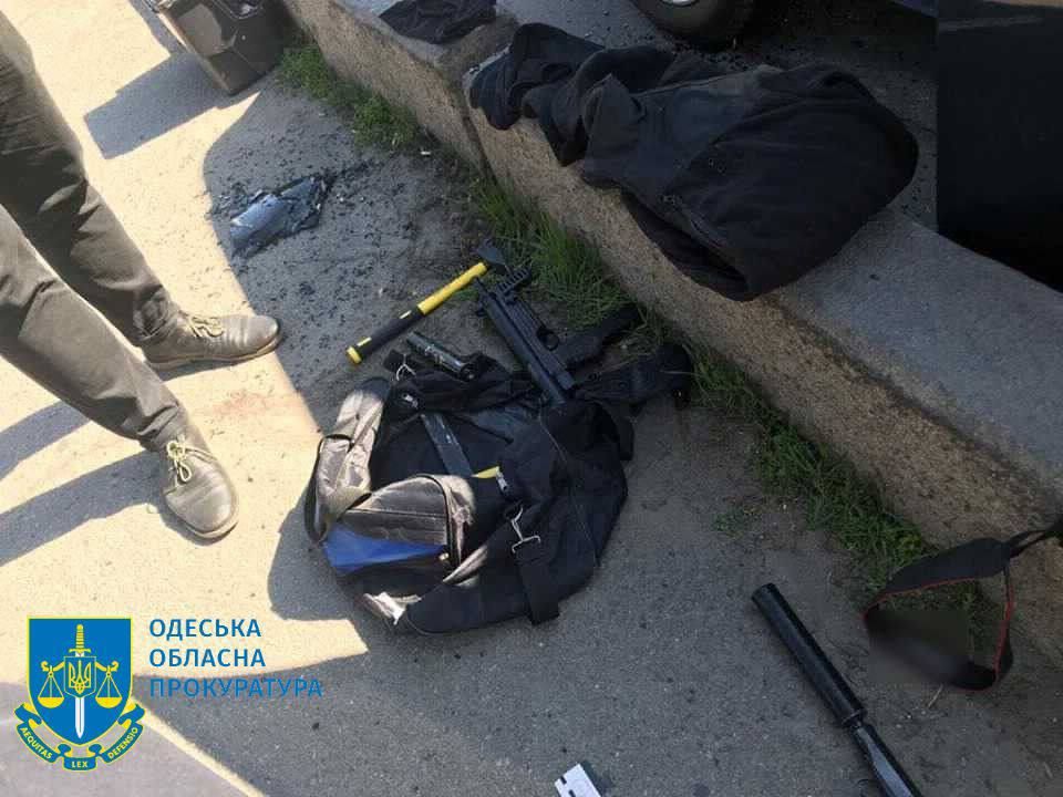 Бандитів затримали на гарячому. Фото: Офіс Генпрокурора Бандитів затримали на гарячому. Фото: Офіс Генпрокурора