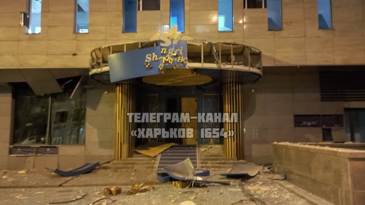 Росіяни обстріляли центр Харкова: влучили в елітний готель, пошкоджена цивільна інфраструктура 3