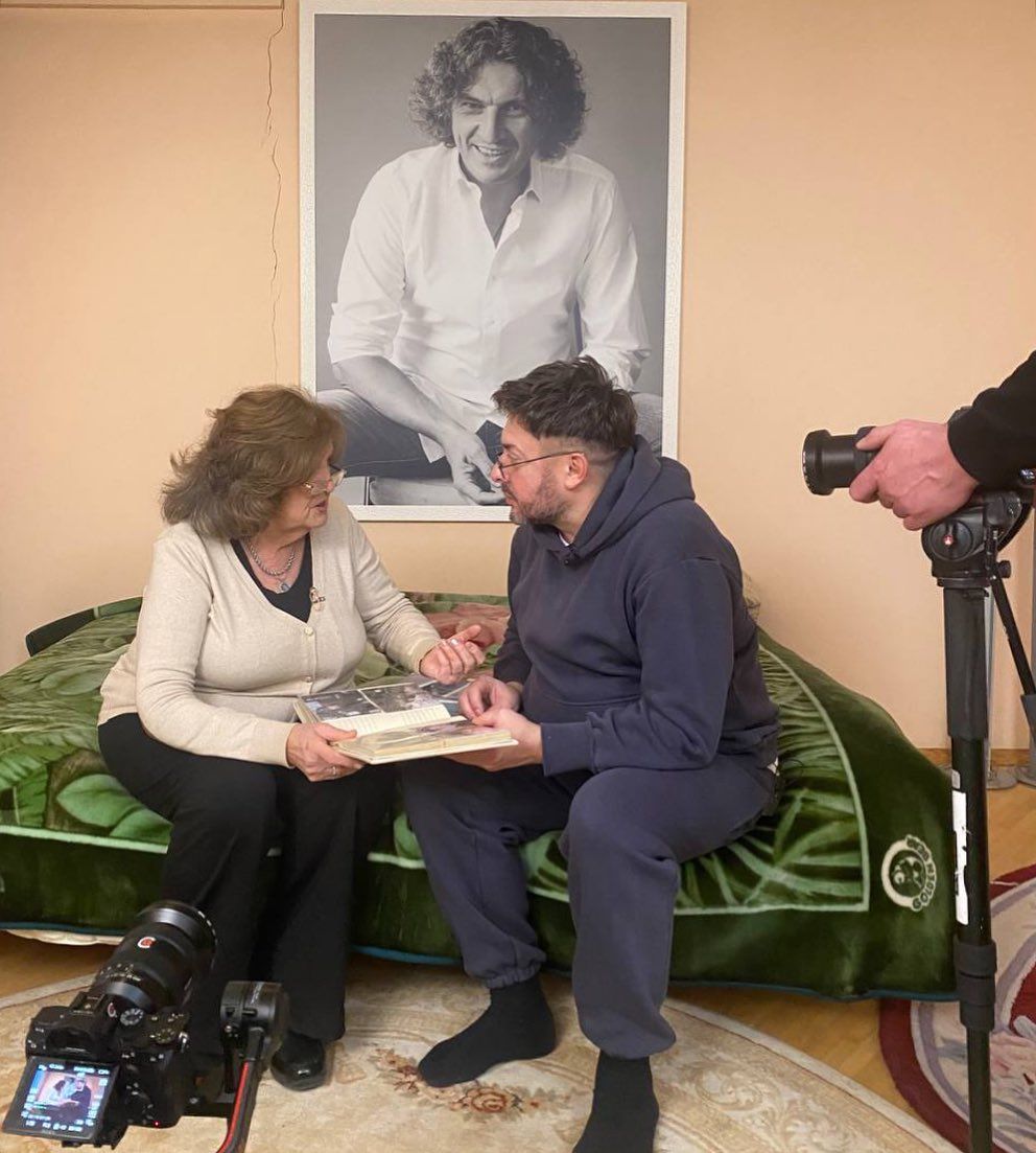 Алексей Суханов с мамой Кузьмы Скрябина Алексей Суханов с мамой Кузьмы Скрябина