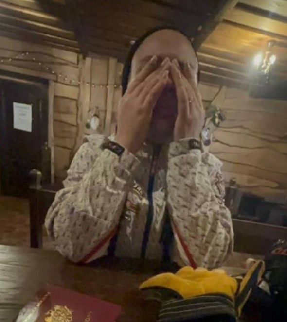 Дівчина під час бесіди з СБУ не стримала сліз