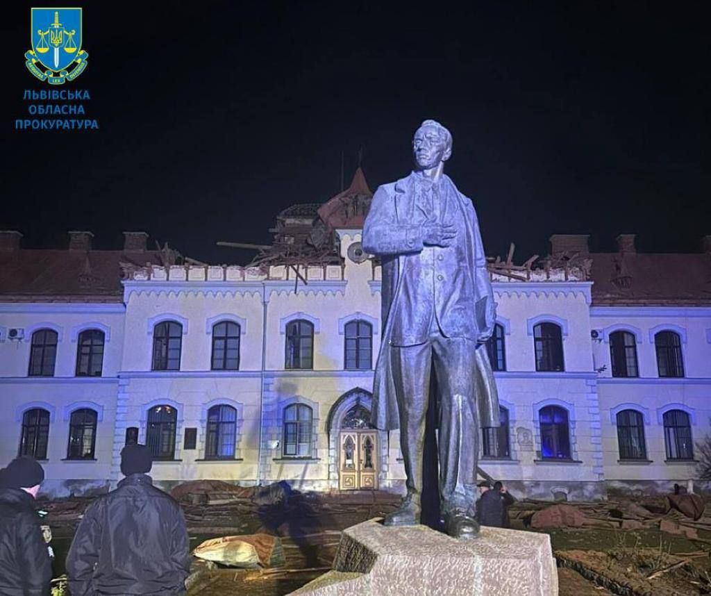 Атака дронів на Львів: прокуратура розслідує знищення музею Шухевича та руйнування університету 2