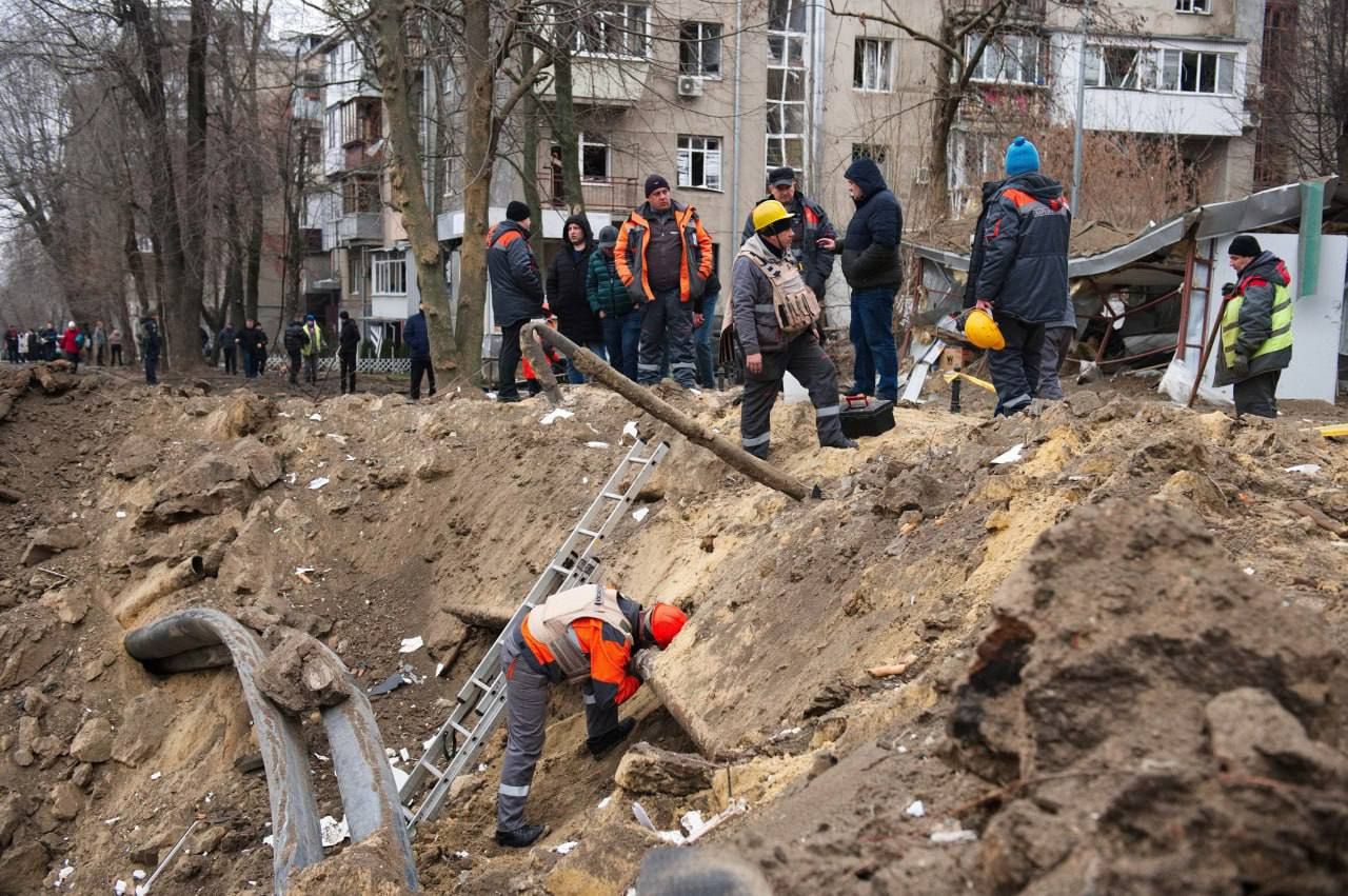 Триває ліквідація наслідків ракетних ударів Триває ліквідація наслідків ракетних ударів
