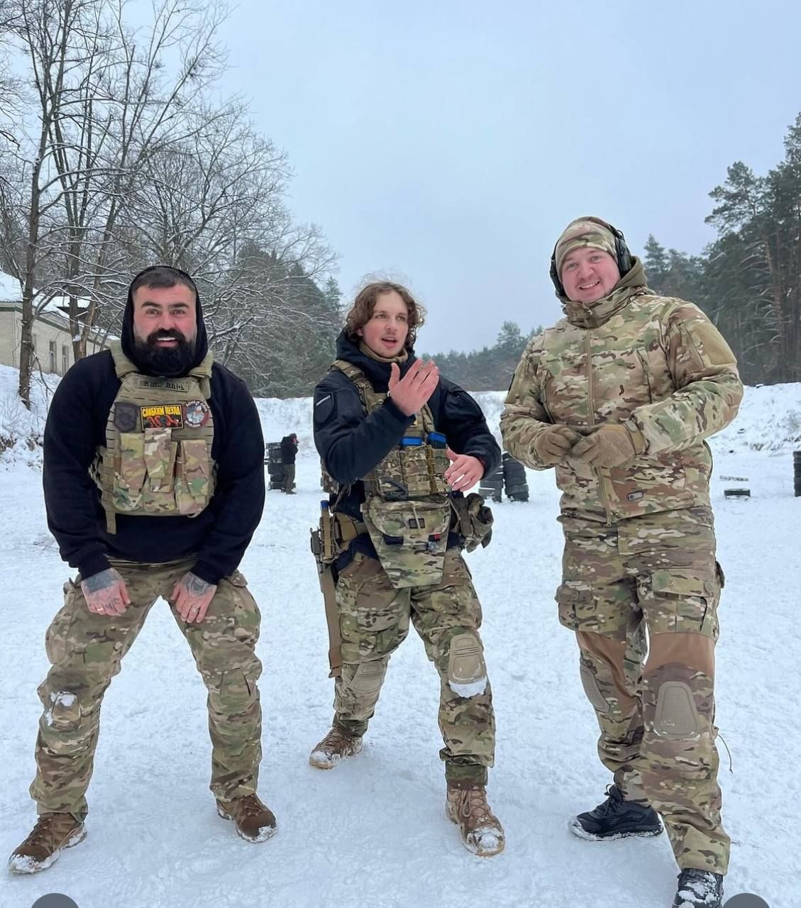 Єгор Кулеба з друзями на стрільбах Єгор Кулеба з друзями на стрільбах