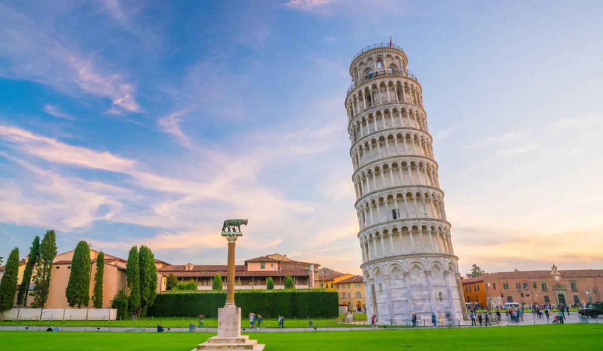 Чому Пізанська вежа досі не завалилася, враховуючи, що їїк рін такий помітний! Чому Пізанська вежа досі не завалилася, враховуючи, що їїк рін такий помітний!