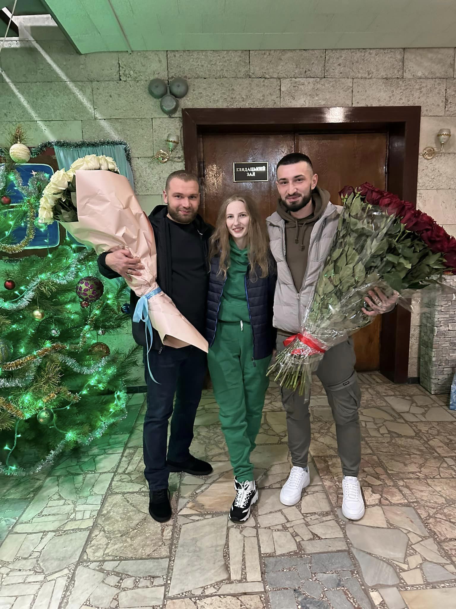 Приветствие женихам, слева - командир 36 бригады "Волина" Приветствие женихам, слева - командир 36 бригады "Волина"