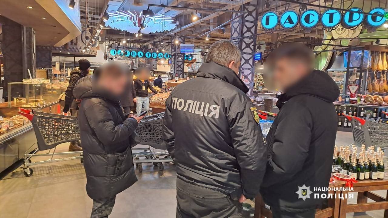 В ТРЦ Харькова мужчина устроил стрельбу: что известно – видео инцидента 2