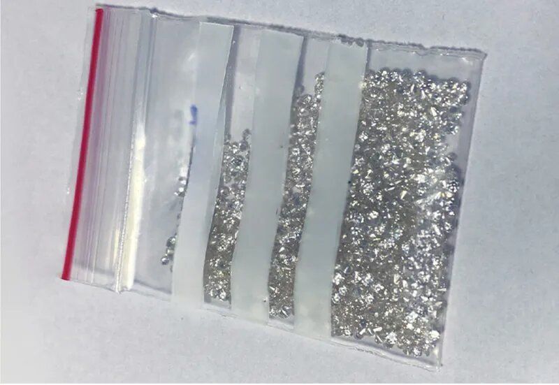 Украинка перевозила 134 грамма бриллиантов