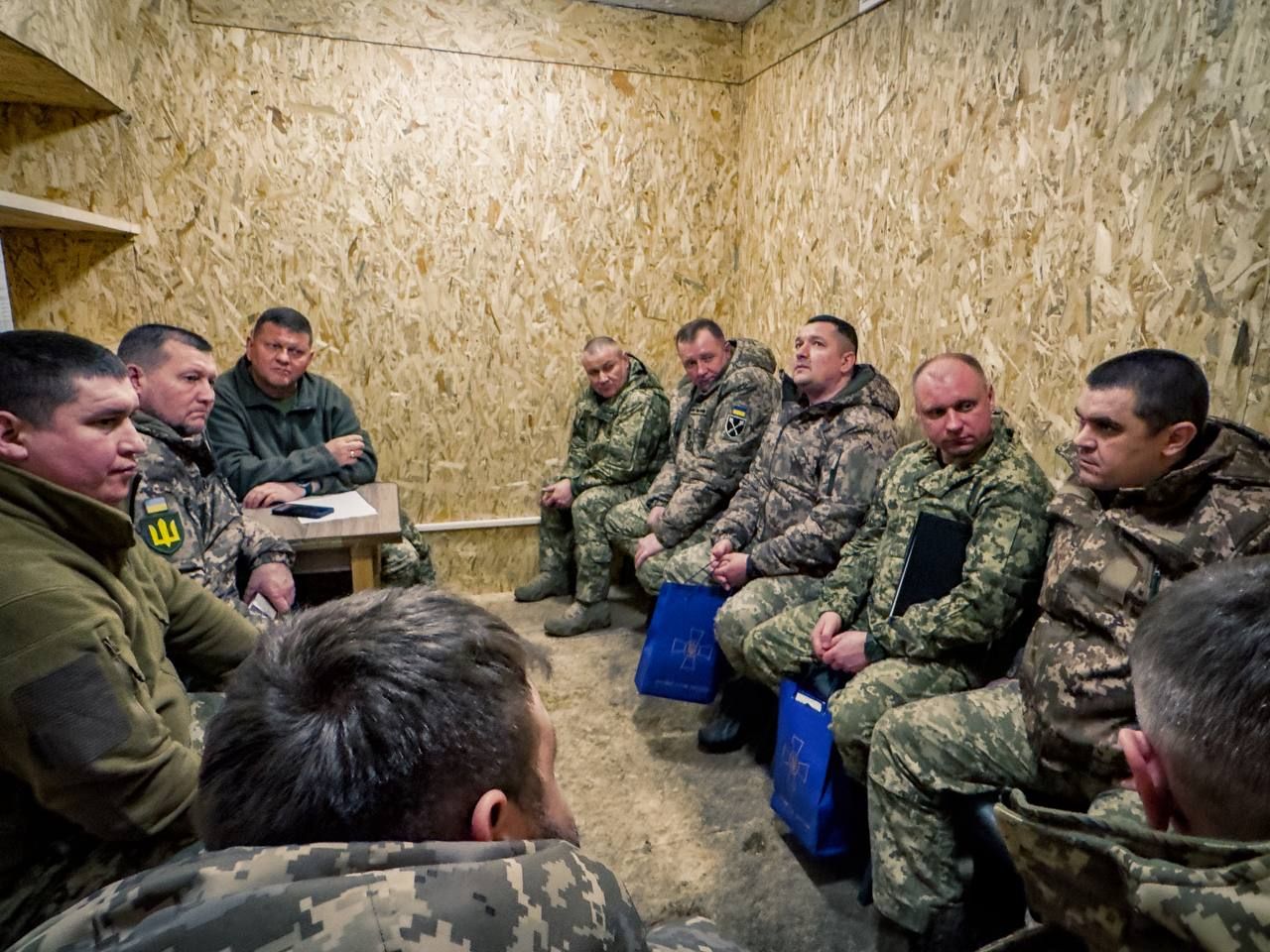 Залужний зустрівся із командирами бригад на "передку". Фото: Головнокомандувач ЗСУ Валерій Залужний Залужний зустрівся із командирами бригад на "передку". Фото: Головнокомандувач ЗСУ Валерій Залужний