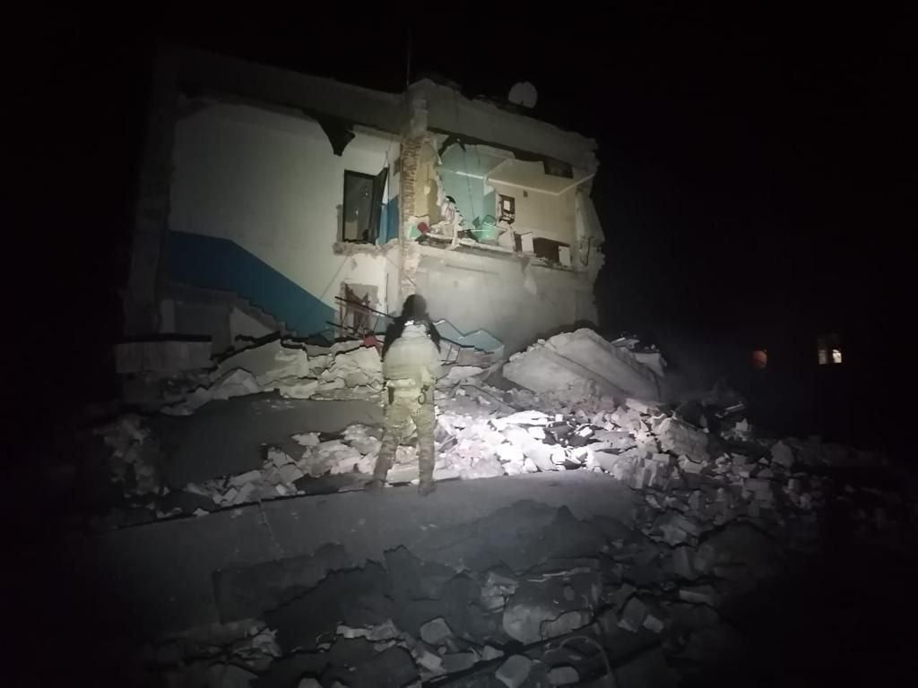 Оккупанты ударили по Нью-Йорку в Донецкой области: попали в многоэтажку – под завалами люди 2