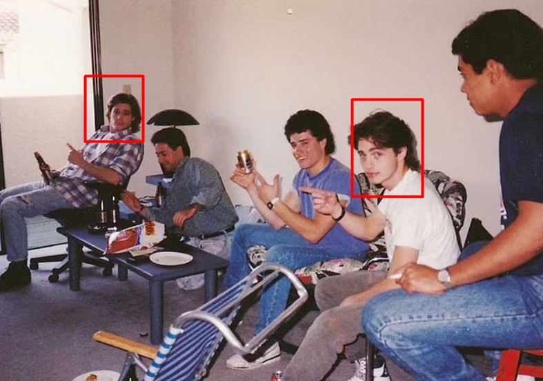 Бред (слева) и Джейсон в молодости на съемной квартире Бред (слева) и Джейсон в молодости на съемной квартире