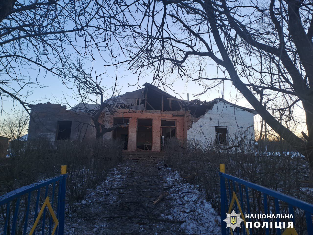 Росіяни скинули авіабомбу на Харківщину: 10-річному хлопчику відірвало ногу, є жертви – фото 3