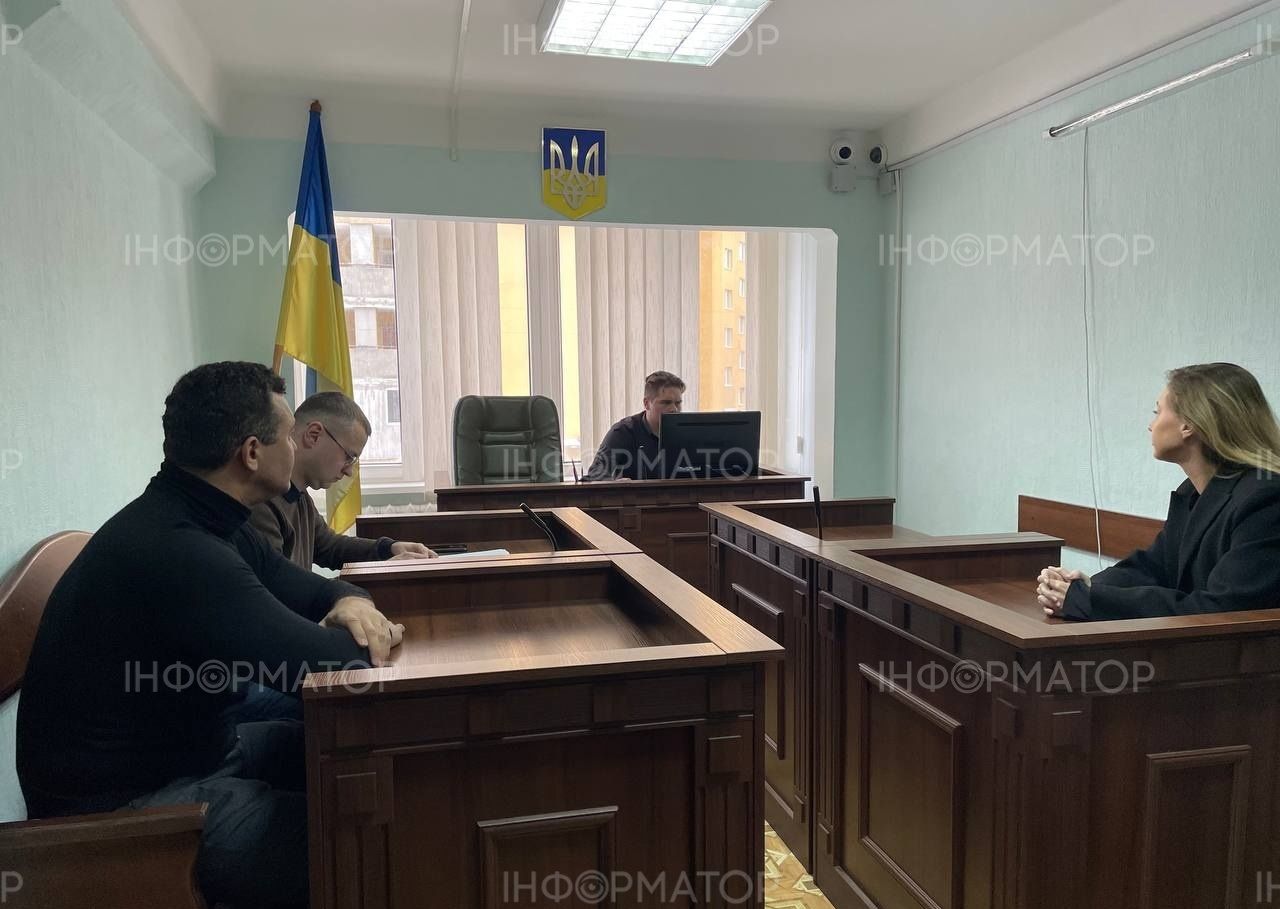 Николай Тищенко и Алла Барановская в зале суда Николай Тищенко и Алла Барановская в зале суда
