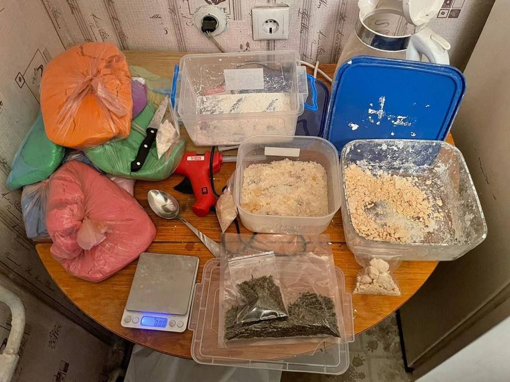 В нарколабораториях в промышленных масштабах производили и сбывали товар. Фото: Офис Генпрокурора В нарколабораториях в промышленных масштабах производили и сбывали товар. Фото: Офис Генпрокурора