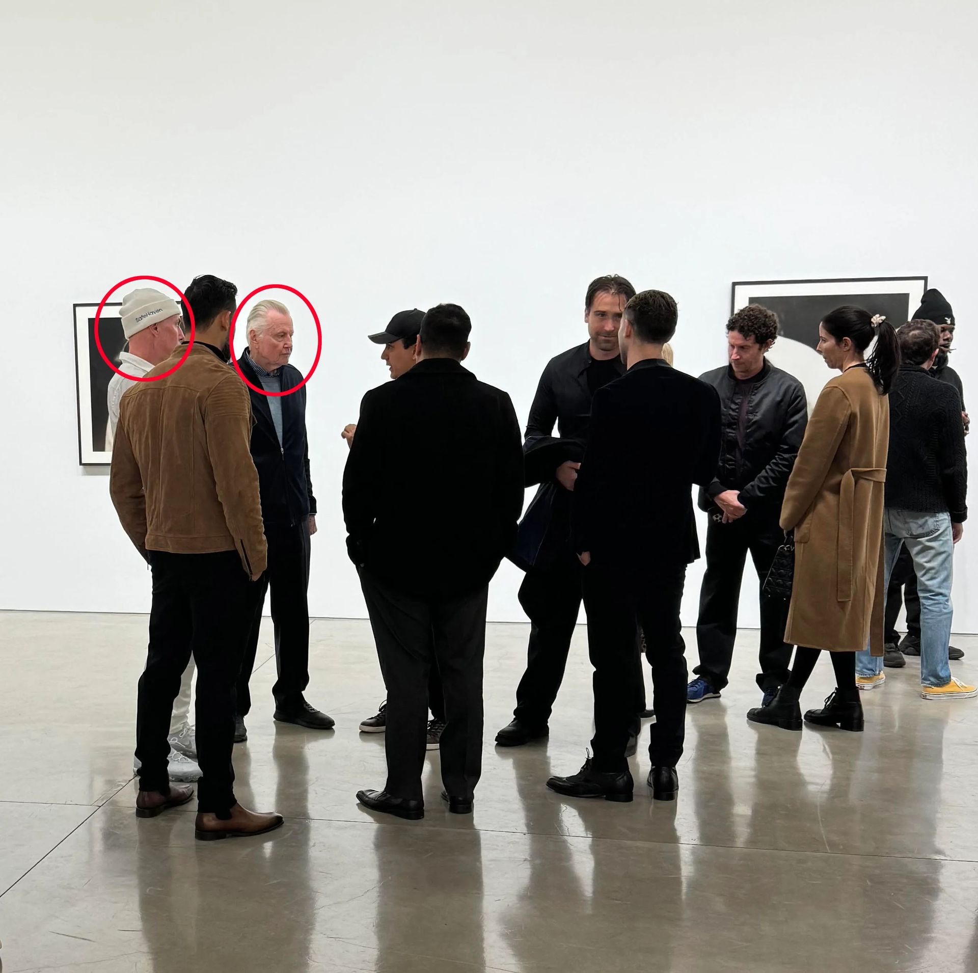 Батько та брат Джолі у галереї Батько та брат Джолі у галереї