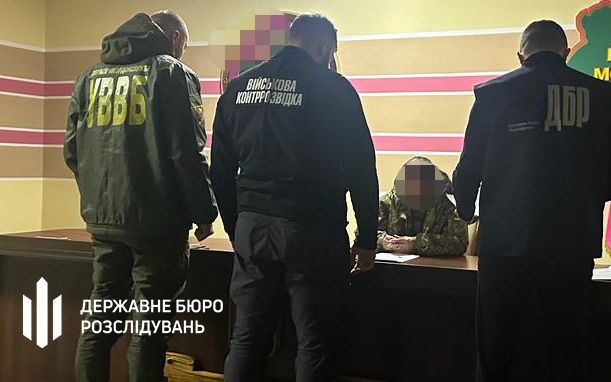 ДБР разоблачило двух правоохранительниц, которые продавали информацию из базы данных для пересечения границы 1