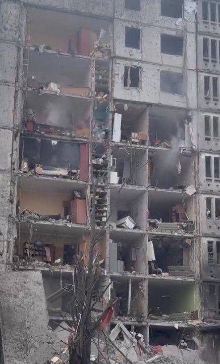 Многоэтажка в Харькове после ракетного удара Многоэтажка в Харькове после ракетного удара