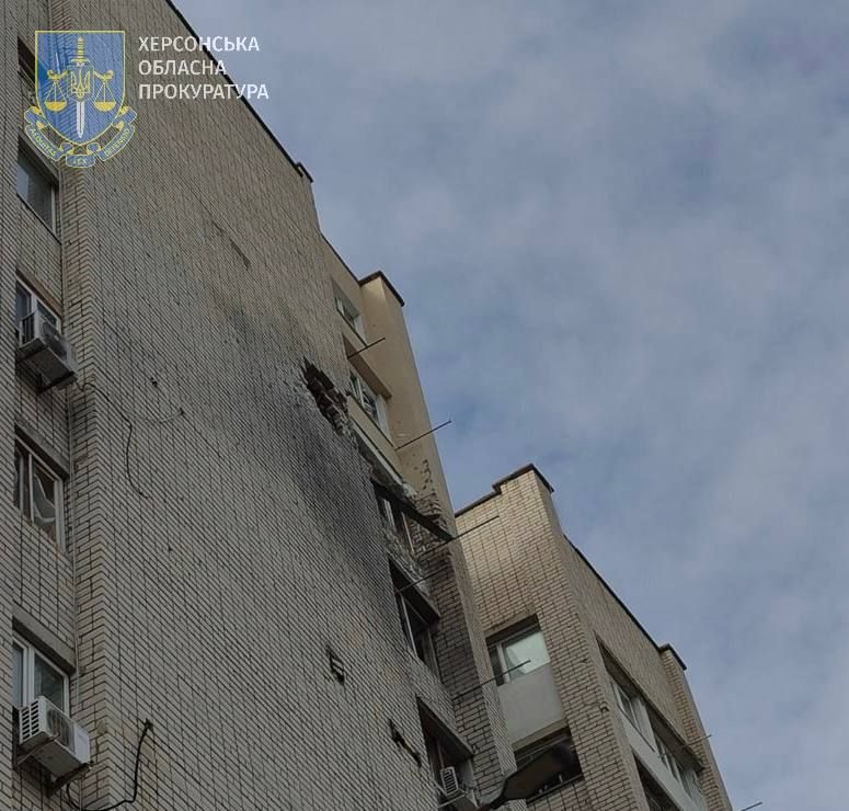 Поврежденный дом в Херсоне Поврежденный дом в Херсоне