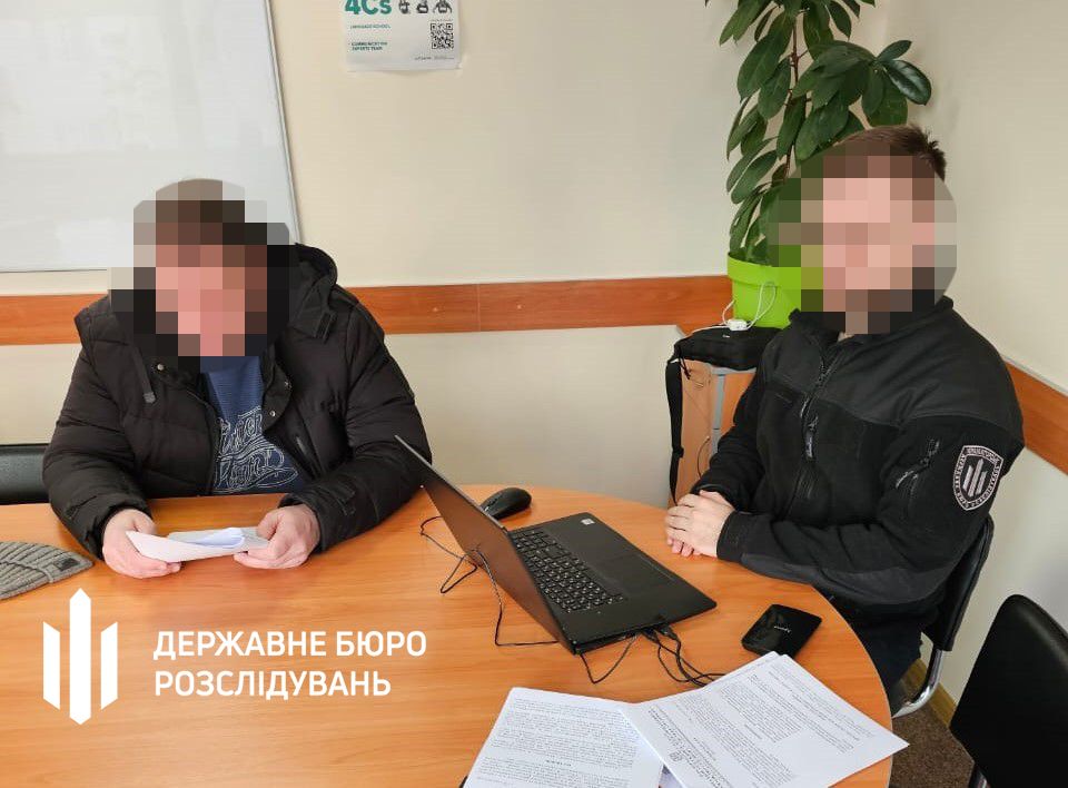 Отримала пів мільйона бойових виплат, а сама сиділа вдома - ДБР викрило порушення у в/ч на Запоріжжі 1