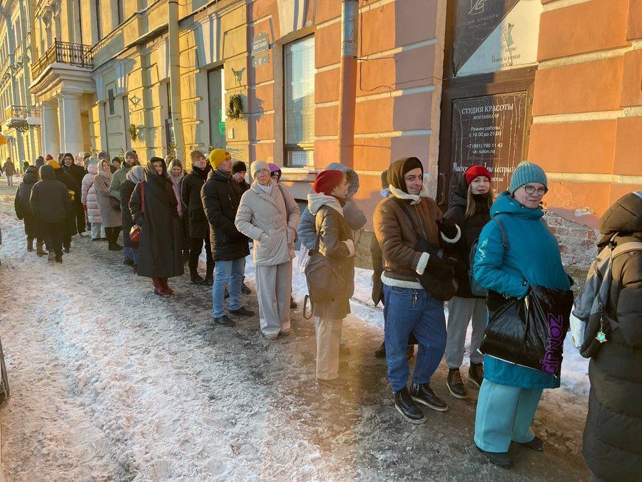 Росіяни шикуються в черги, підтримуючи Надєждіна, бо це безпечна форма протесту. Фото з відкритих джерел Росіяни шикуються в черги, підтримуючи Надєждіна, бо це безпечна форма протесту. Фото з відкритих джерел
