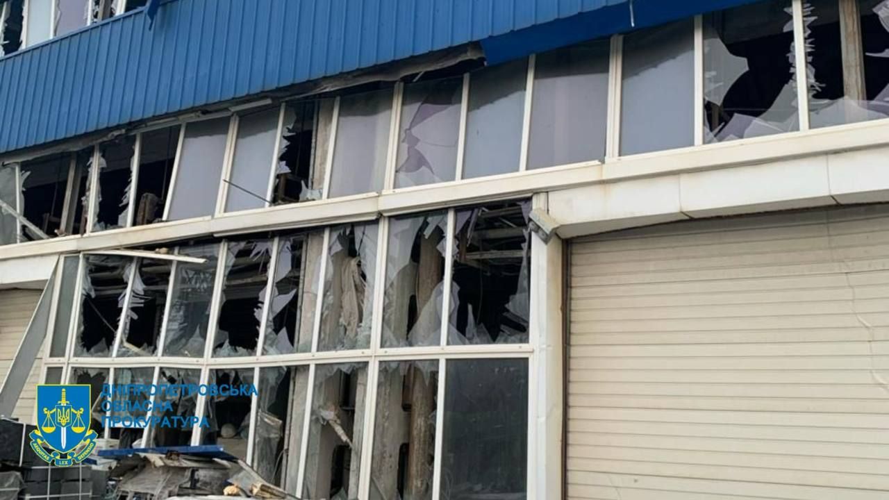 Россияне ударили ракетой по Днепру: генпрокуратура рассказала о повреждениях и пострадавших 1