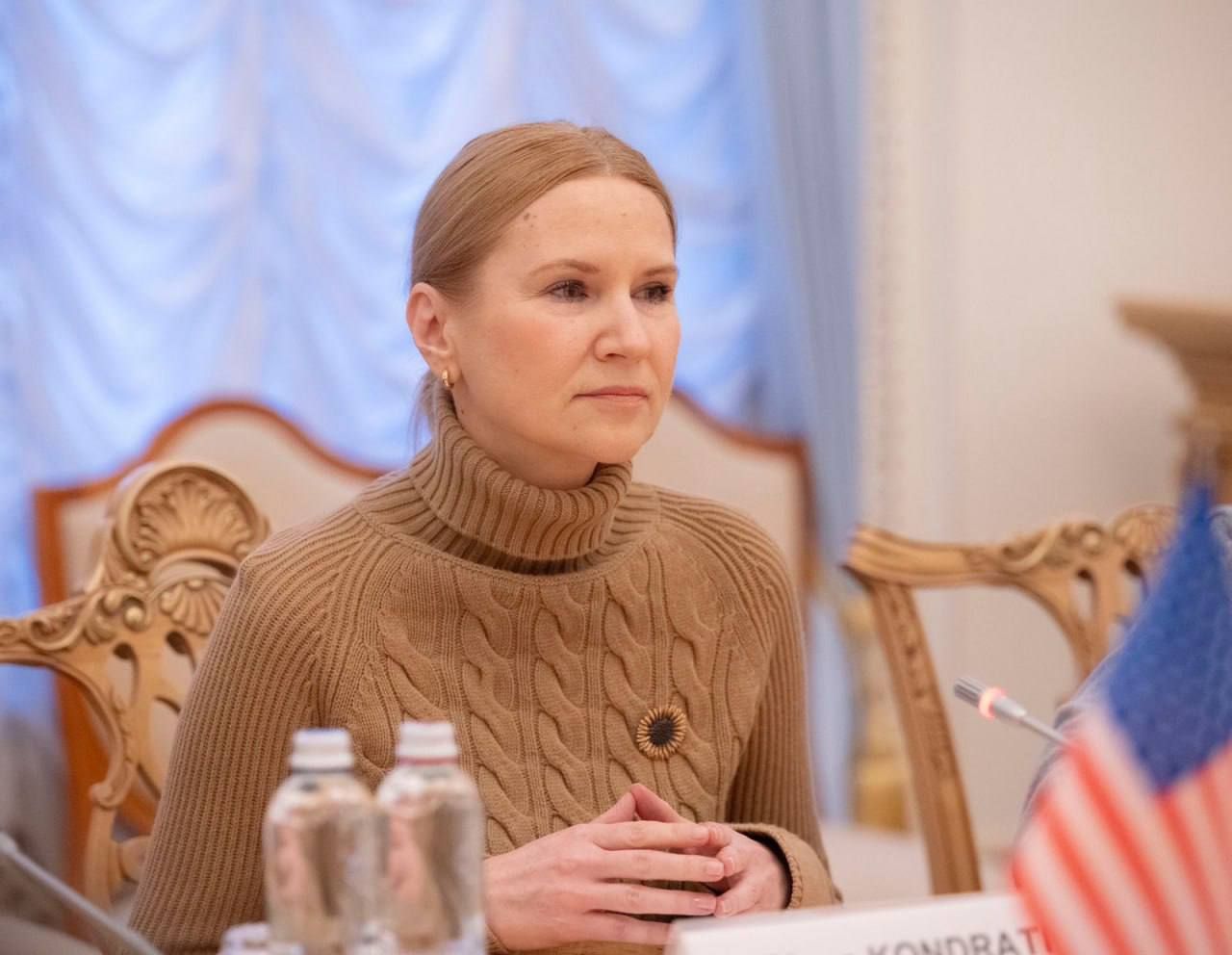 Елена Кондратюк в свитере Max Mara Елена Кондратюк в свитере Max Mara