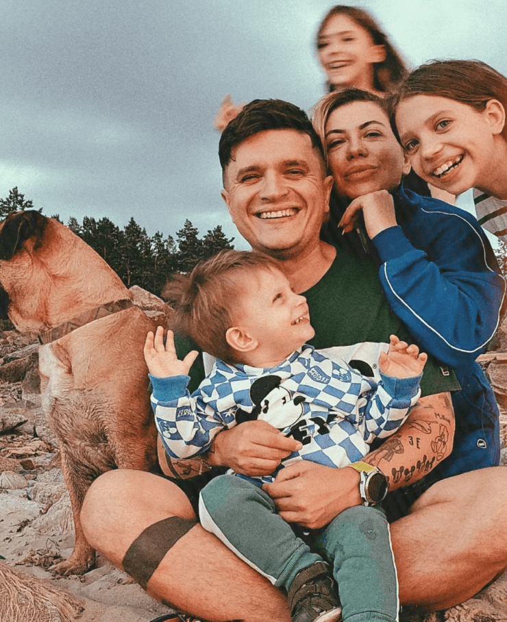 Анатолій Анатоліч з родиною Анатолій Анатоліч з родиною