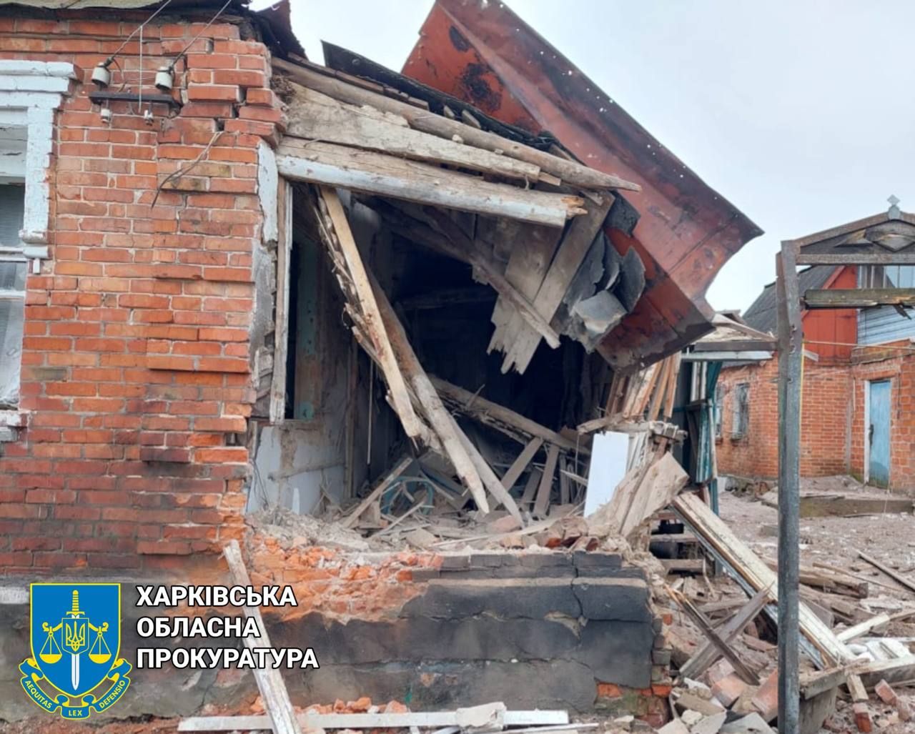 Поврежденный из-за атаки рф дом Поврежденный из-за атаки рф дом