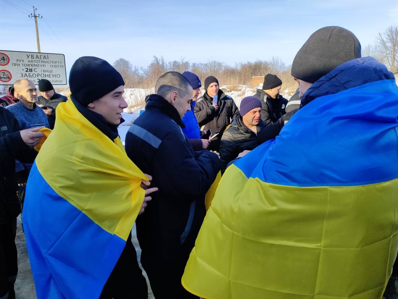 В Україну з полону рф повернули понад 200 військових: серед них – захисники “Азовсталі” та Зміїного - фото 4