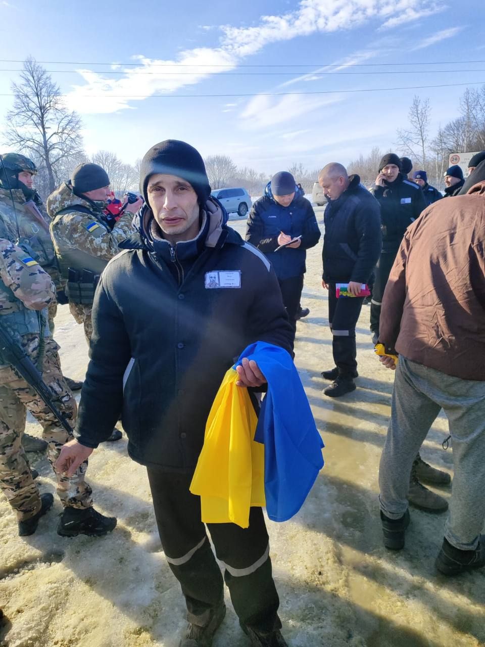 В Україну з полону рф повернули понад 200 військових: серед них – захисники “Азовсталі” та Зміїного - фото 5