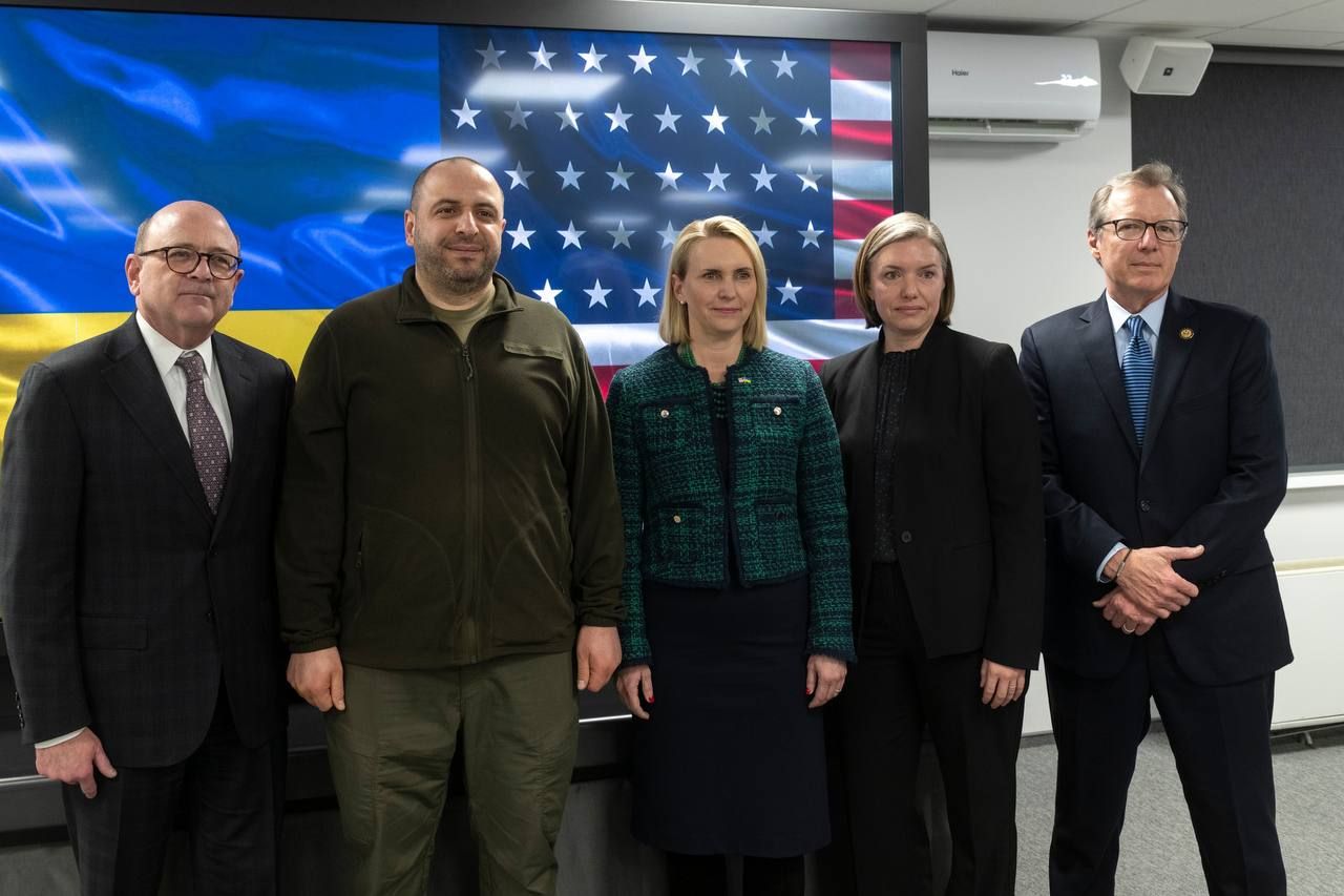 Представники Міноборони України та США Представники Міноборони України та США
