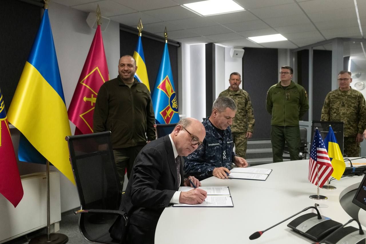Сторч та Воронченко підписують меморандум Сторч та Воронченко підписують меморандум