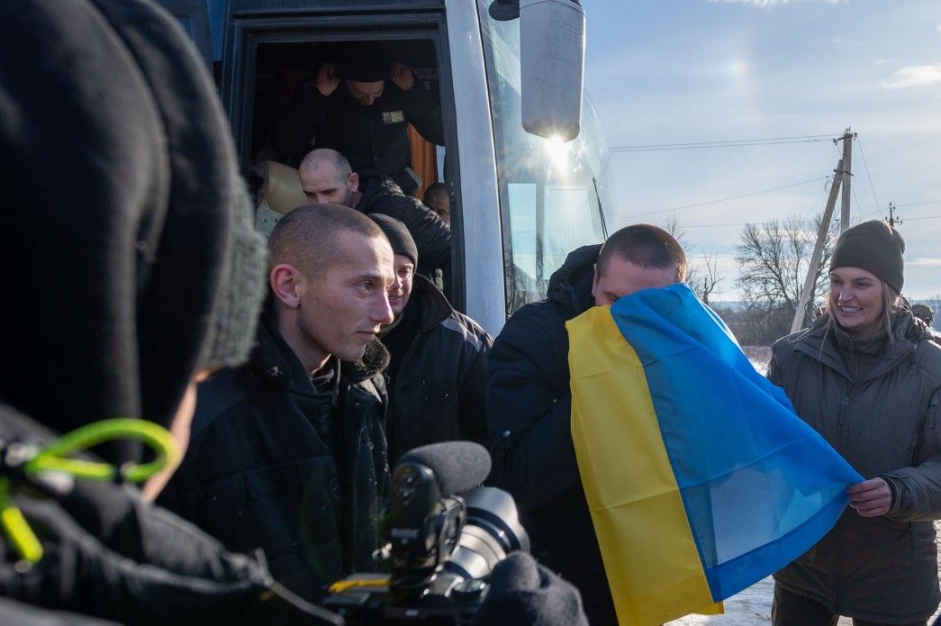 Возвращение 207 защитников: Зеленский рассказал детали обмена и показал видео 3