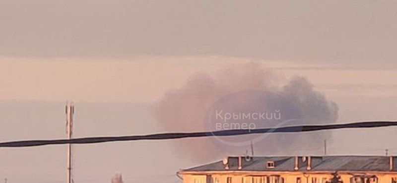У Криму лунають вибухи та стрілянина: гучно у Севастополі, Феодосії та Саках 2