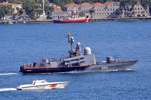 Воїни ГУР вночі знищили ракетний катер “Івановець” чорноморського флоту рф: що відомо – відео 1