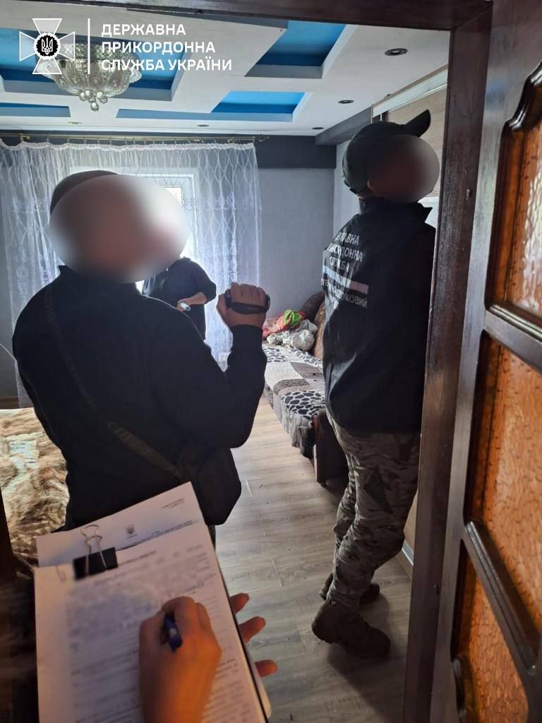 Виїжджали під виглядом водіїв вантажівок: ДПСУ викрила нову схему переправлення ухилянтів за кордон – фото 2