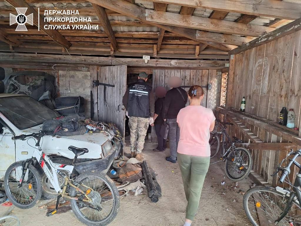 Виїжджали під виглядом водіїв вантажівок: ДПСУ викрила нову схему переправлення ухилянтів за кордон – фото 3
