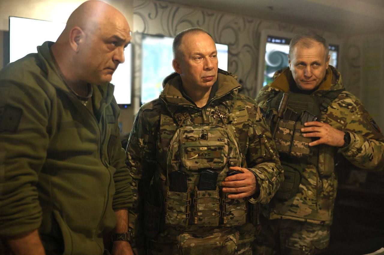 Сирський заслухав доповіді командирів Сирський заслухав доповіді командирів