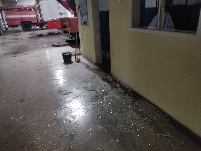 На Донеччині внаслідок обстрілу росіян пошкоджено пожежно-рятувальну частину. Фото: ДСНС України На Донеччині внаслідок обстрілу росіян пошкоджено пожежно-рятувальну частину. Фото: ДСНС України