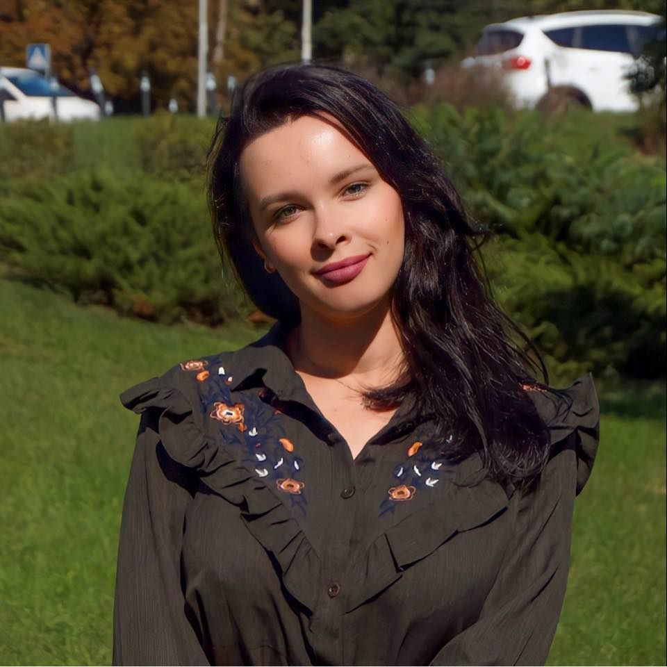 На изучение одной песни на языке жестов у Кати уходит от 2 дней На изучение одной песни на языке жестов у Кати уходит от 2 дней