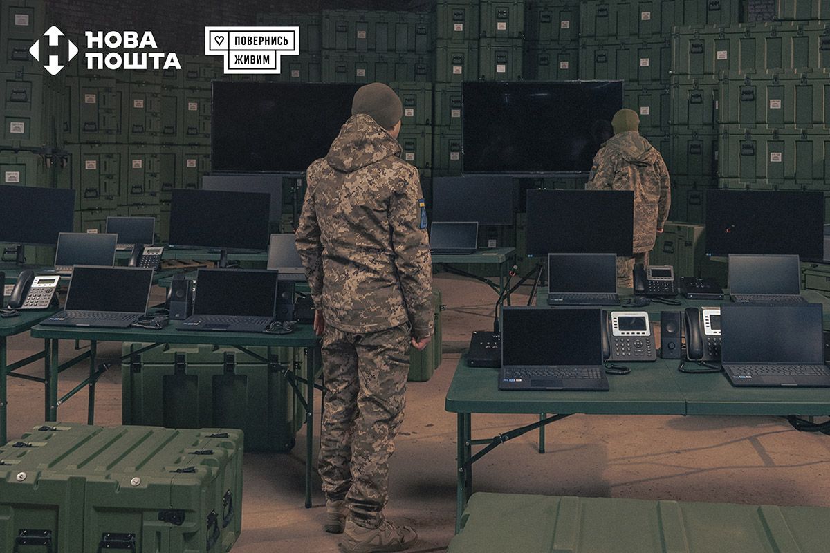 Новая почта и «Вернись живым» передали воздушным силам ВСУ носимые комплекты связи и управления 1