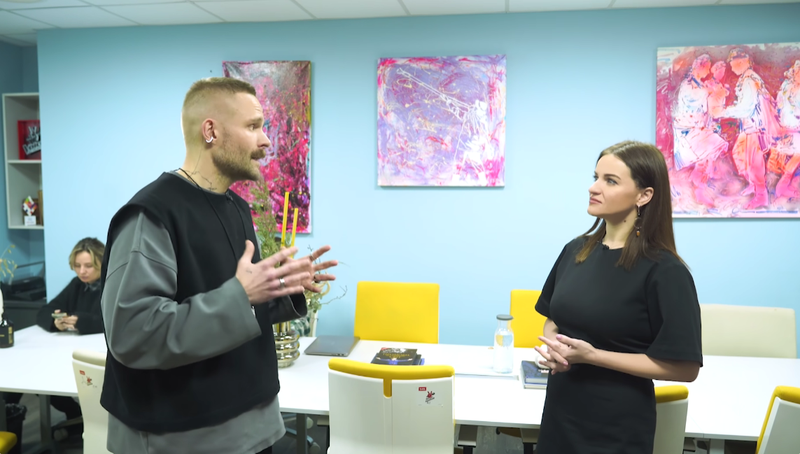 В офісі же інші картини В офісі же інші картини