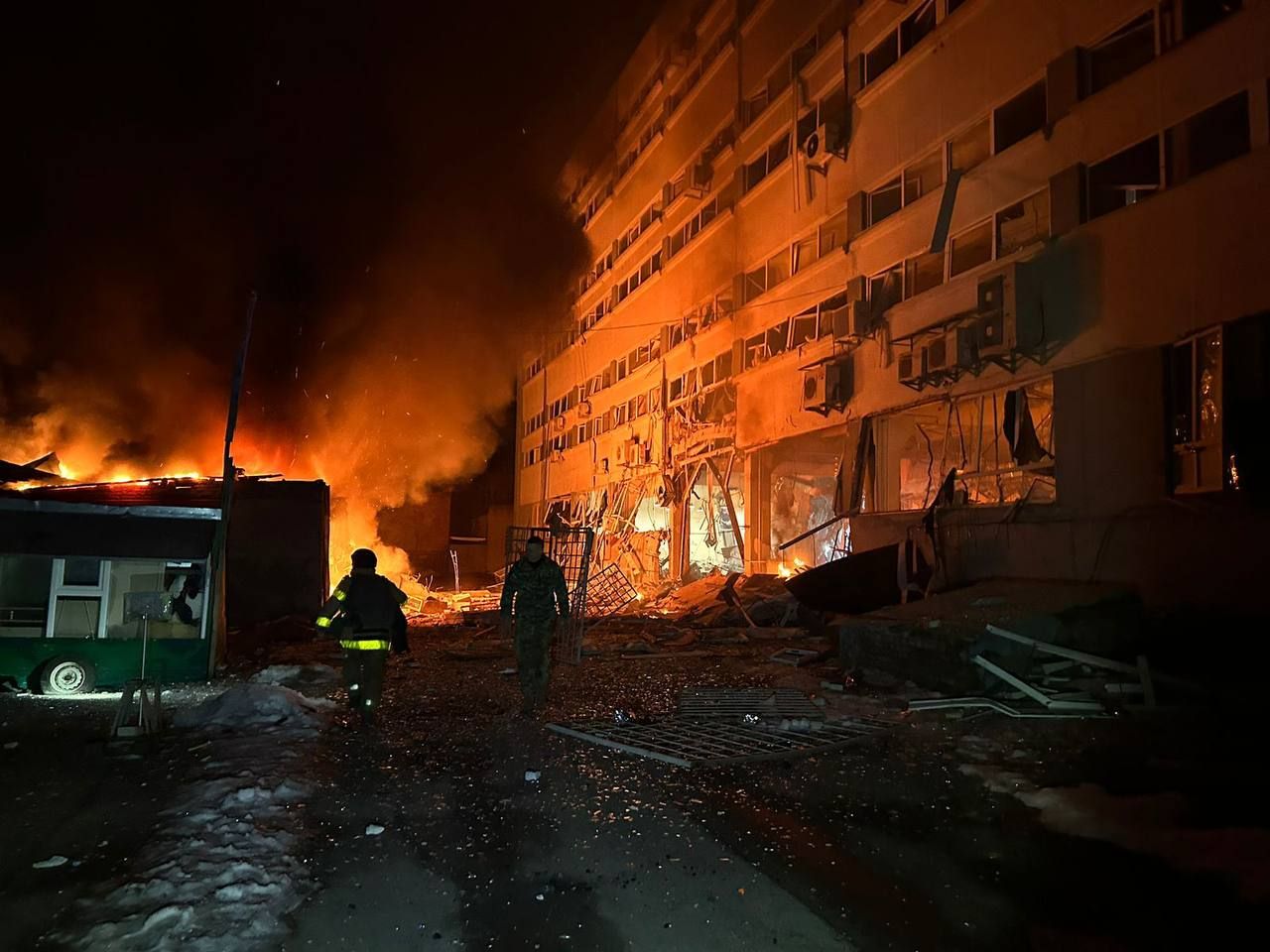 Наслідки удару по Слобідському та Салтівському районах Харкова. Фото: пресслужба Олега Синєгубова Наслідки удару по Слобідському та Салтівському районах Харкова. Фото: пресслужба Олега Синєгубова