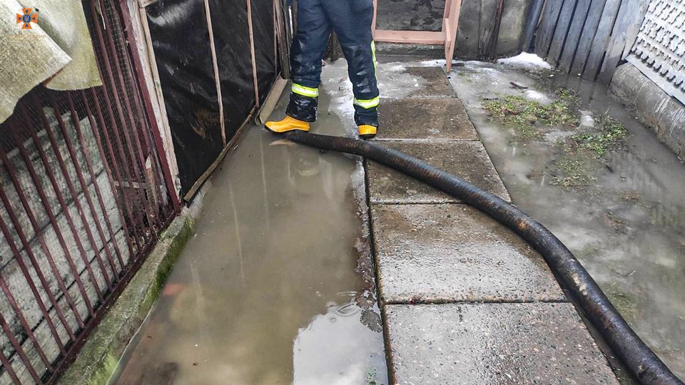 Затоплені подвір'я на Закарпатті Затоплені подвір'я на Закарпатті