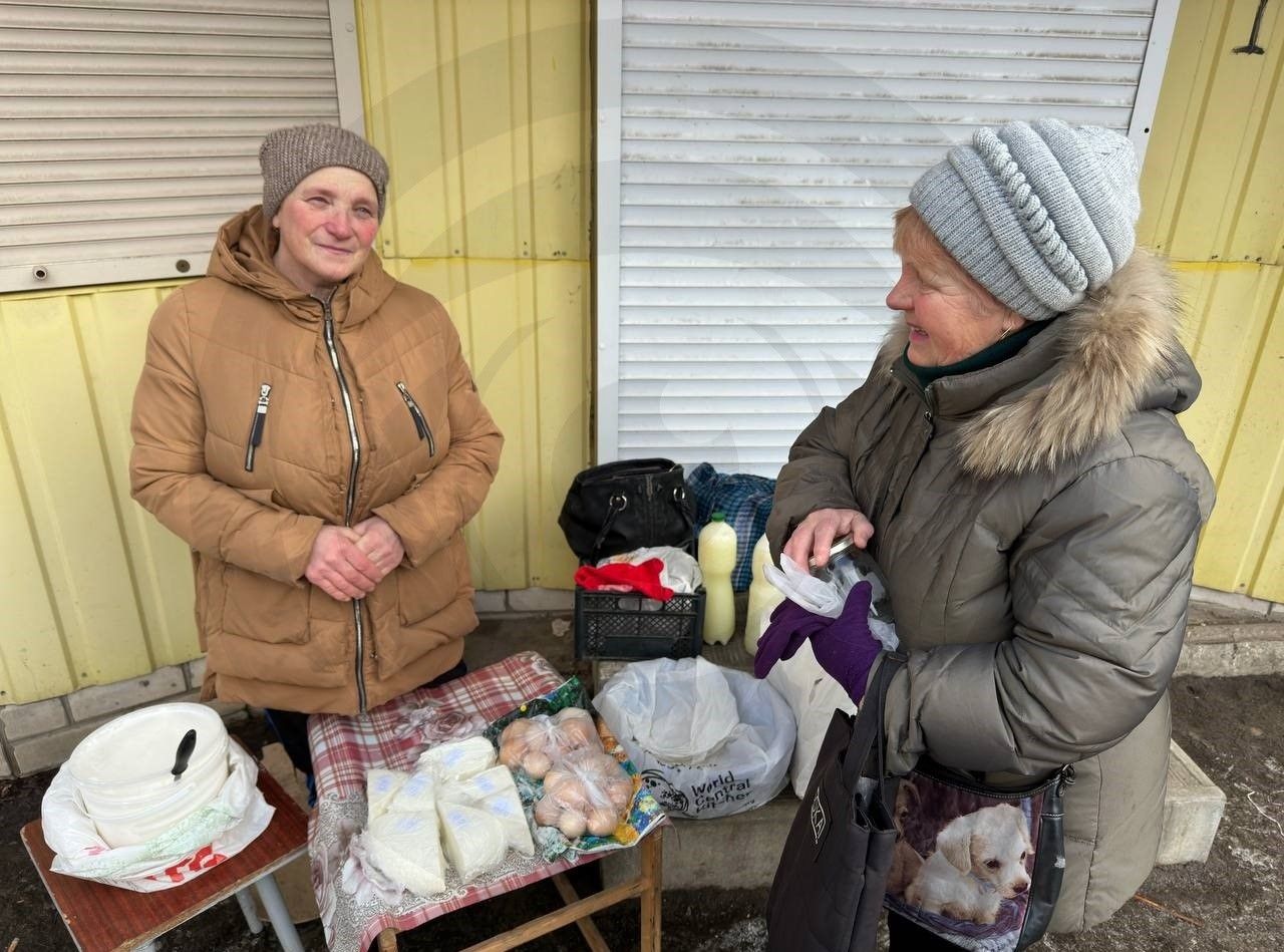 Жителі найближчих сіл приїздять у Куп'янськ продавати домашні продукти Жителі найближчих сіл приїздять у Куп'янськ продавати домашні продукти