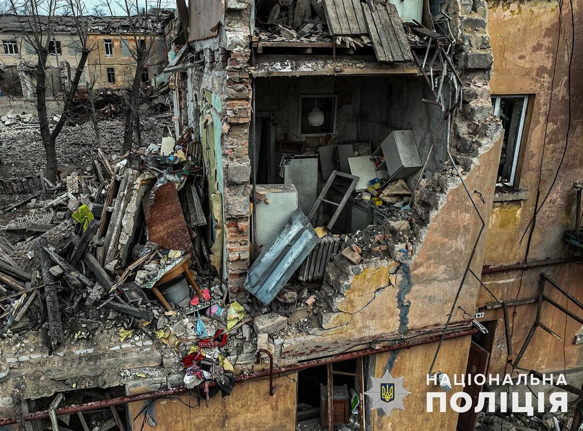 Окупанти запустили вісім ракет, пошкоджено понад 60 будинків: подробиці та фото наслідків обстрілу Селидового від МВС 1