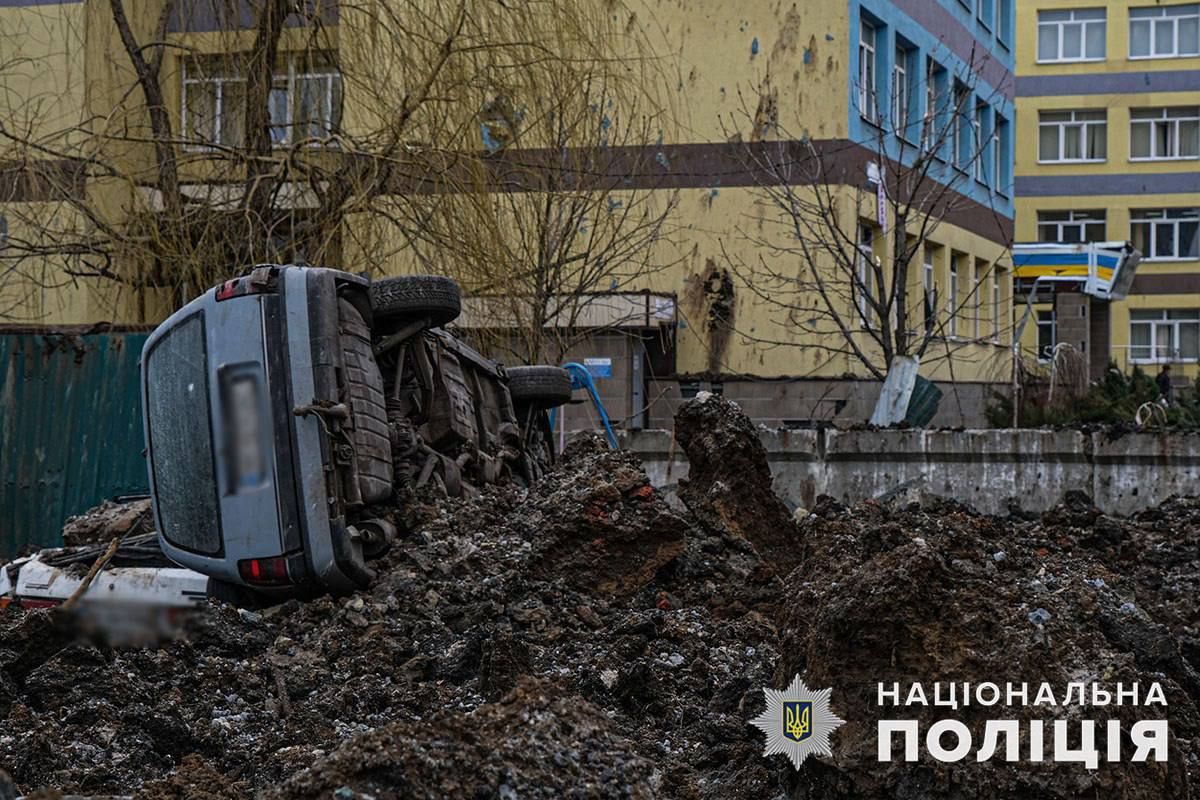 Окупанти запустили вісім ракет, пошкоджено понад 60 будинків: подробиці та фото наслідків обстрілу Селидового від МВС 2
